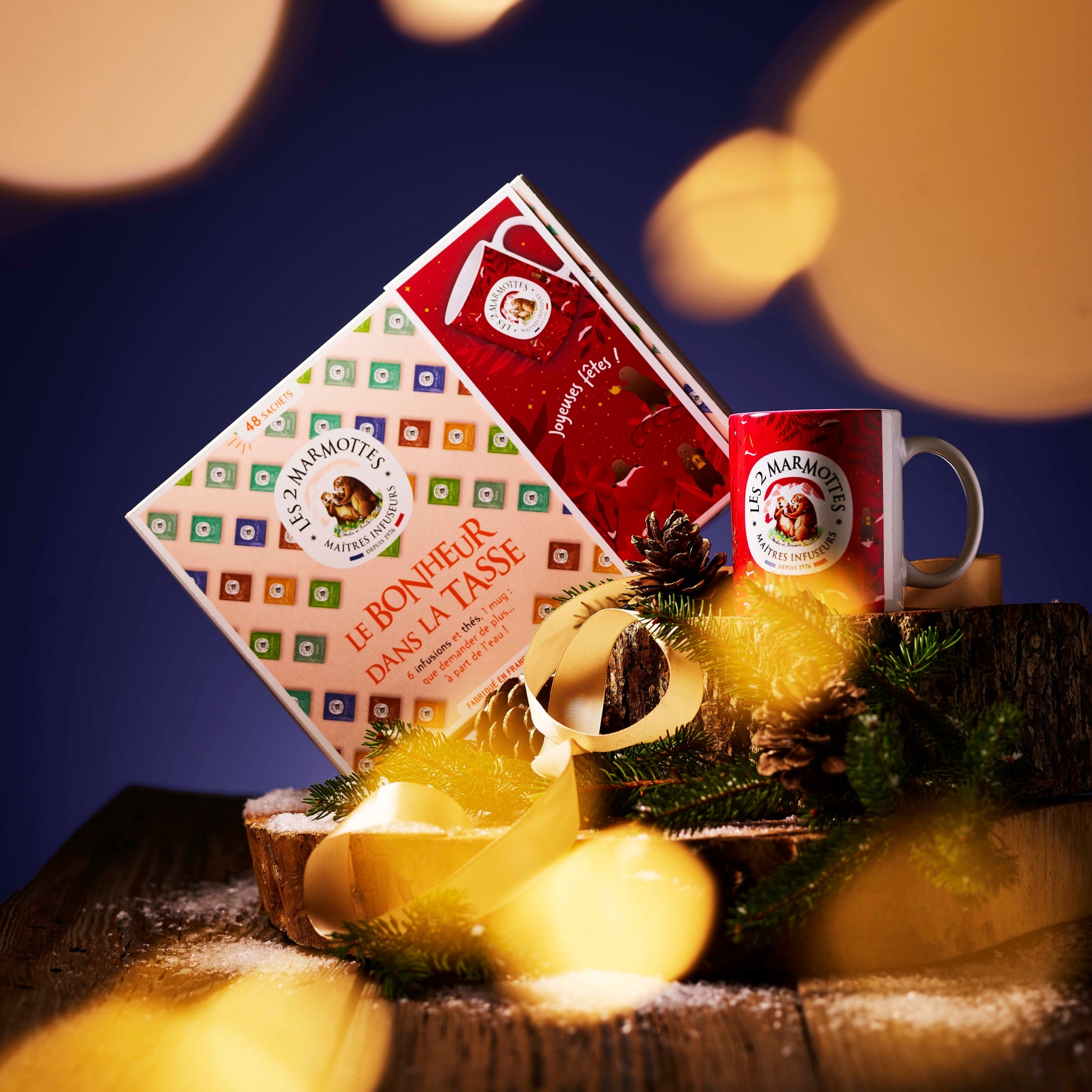 Coffret cadeau 1 Mug de Noël + tisanes et thés. Coffret 48 sachets Le Bonheur dans la Tasse