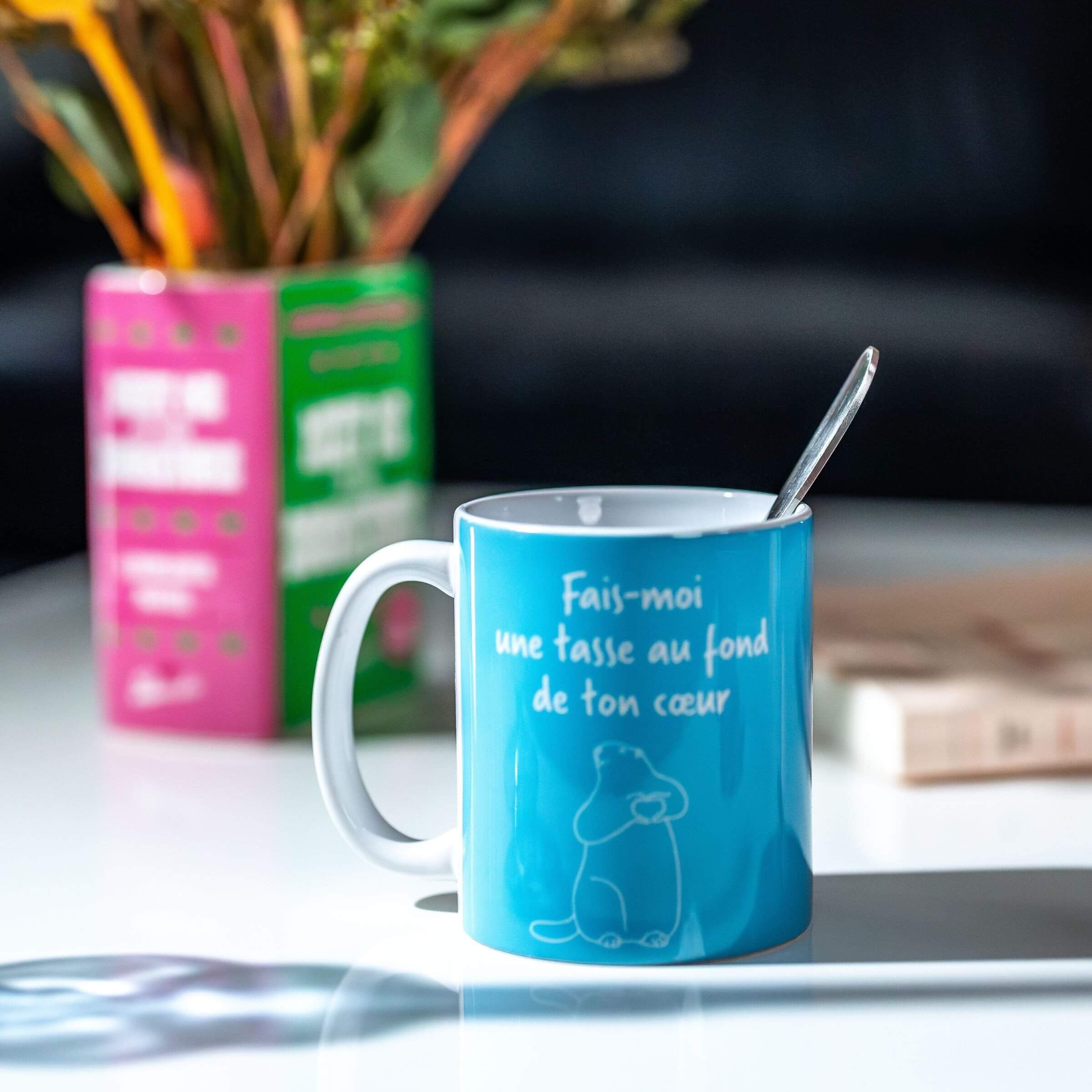 Mug bleu à offrir aux fans de thé : fais moi une tasse au fond de ton coeur