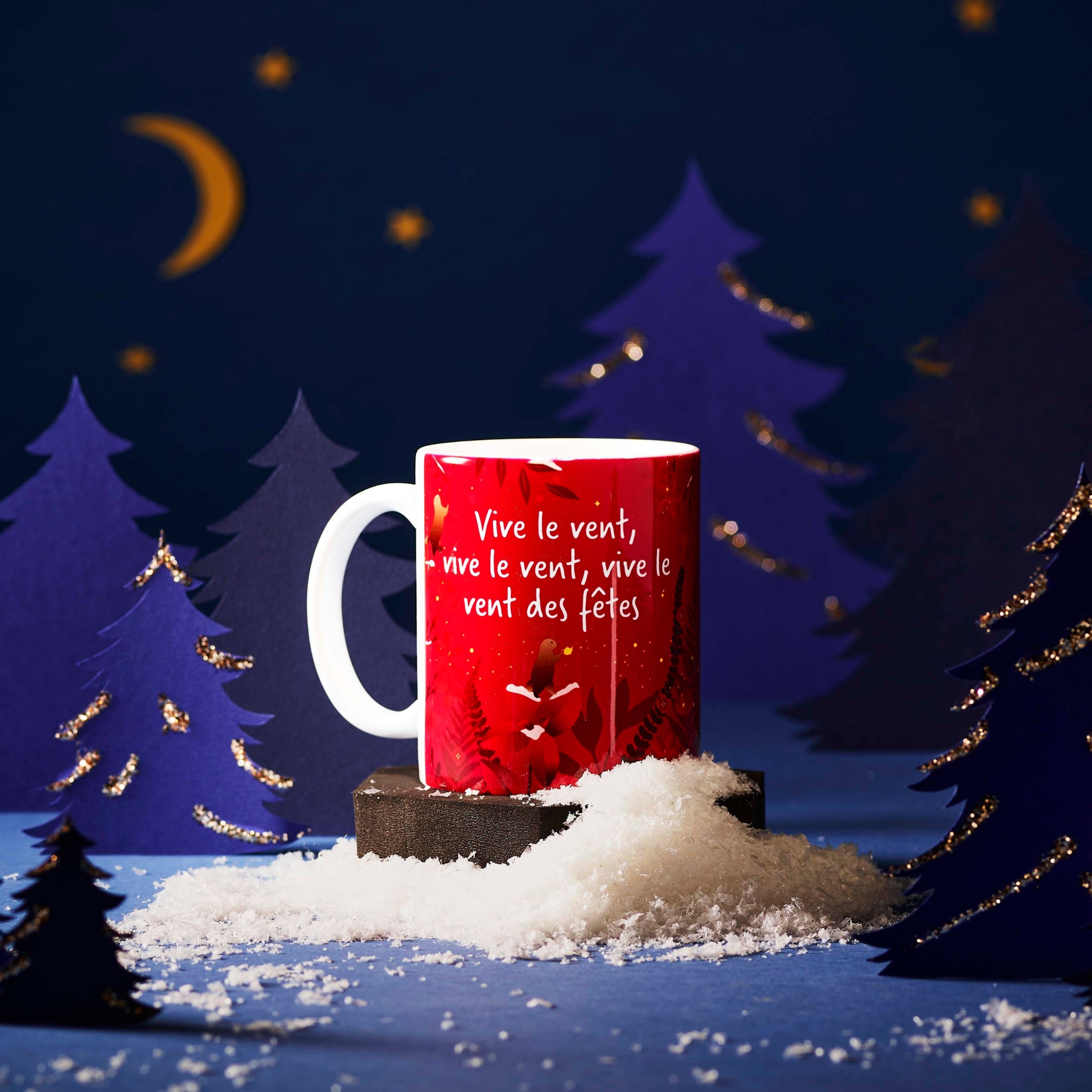 Mug de Noël rouge Les 2 Marmottes à citation Vive le Vent, décor rouge blanc et or