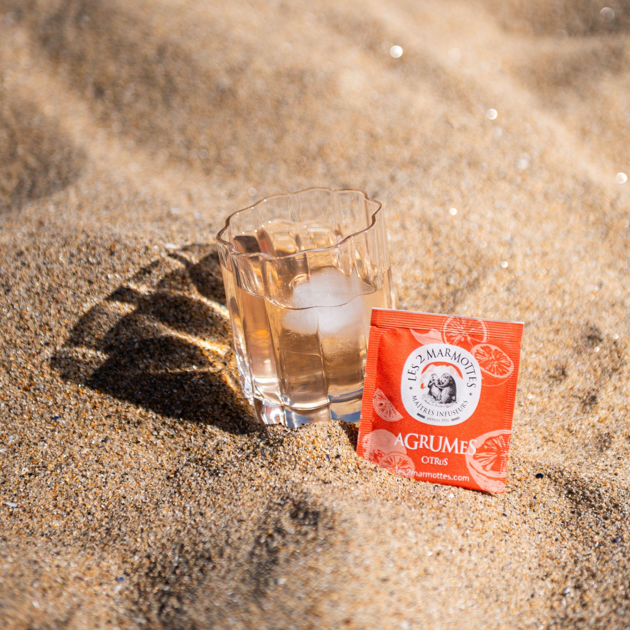 Tisane naturelles aux agrumes, sans arômes ajoutés, alternative au soda citron pour se désaltérer l'été