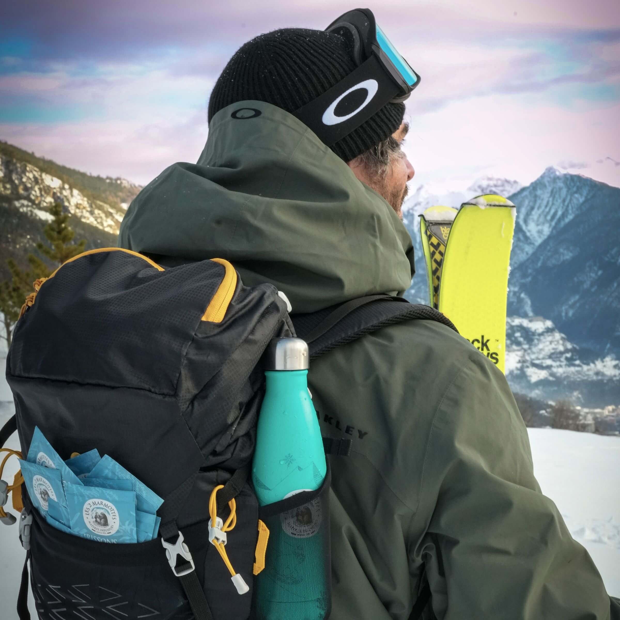 Gourde isotherme pour garder les tisanes au chaud en montagne