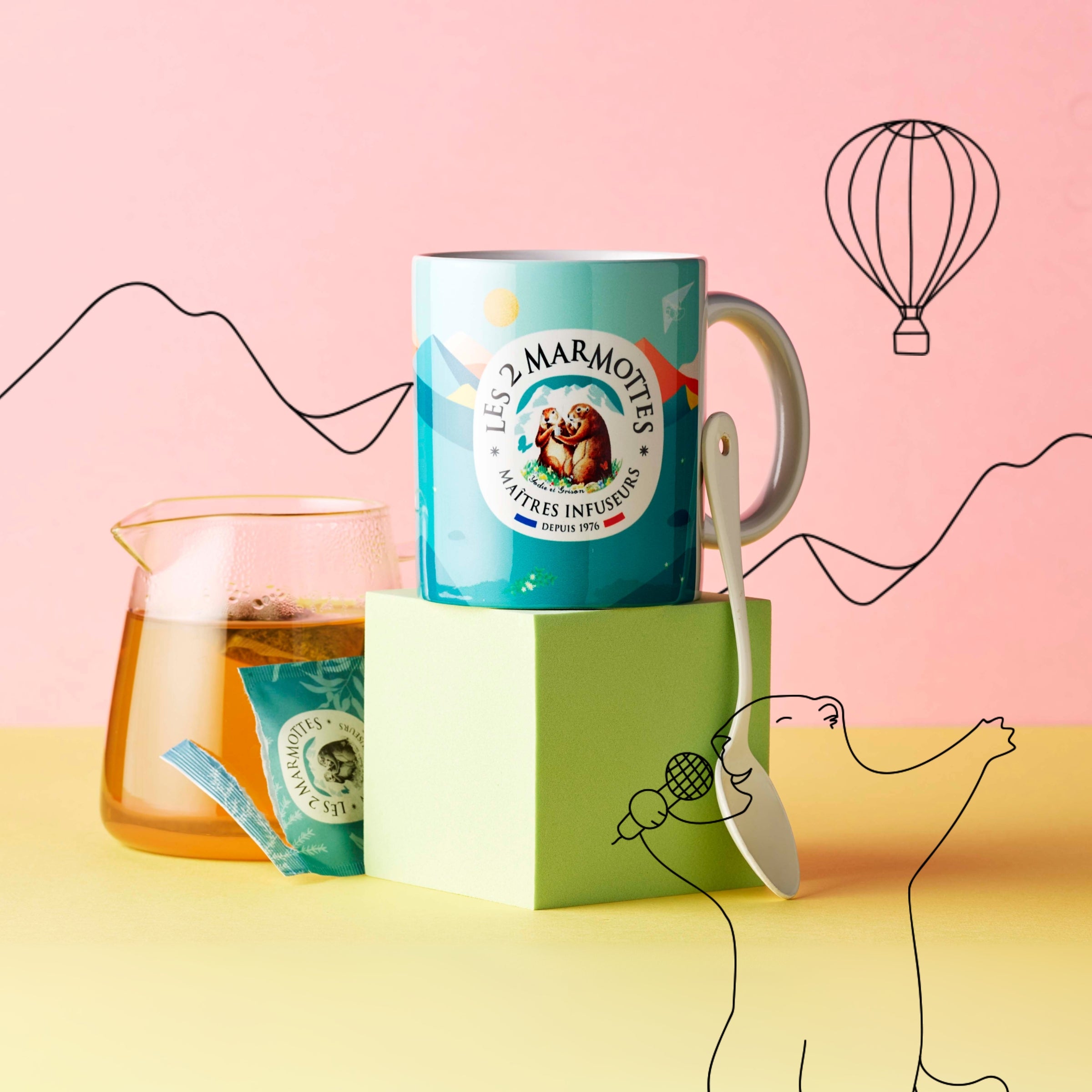 Collection de mugs les 2 marmottes : tasses pour prendre le thé ou la tisane. Mug Vert décoré d'un fond de montagnes et d'une marmotte qui chante