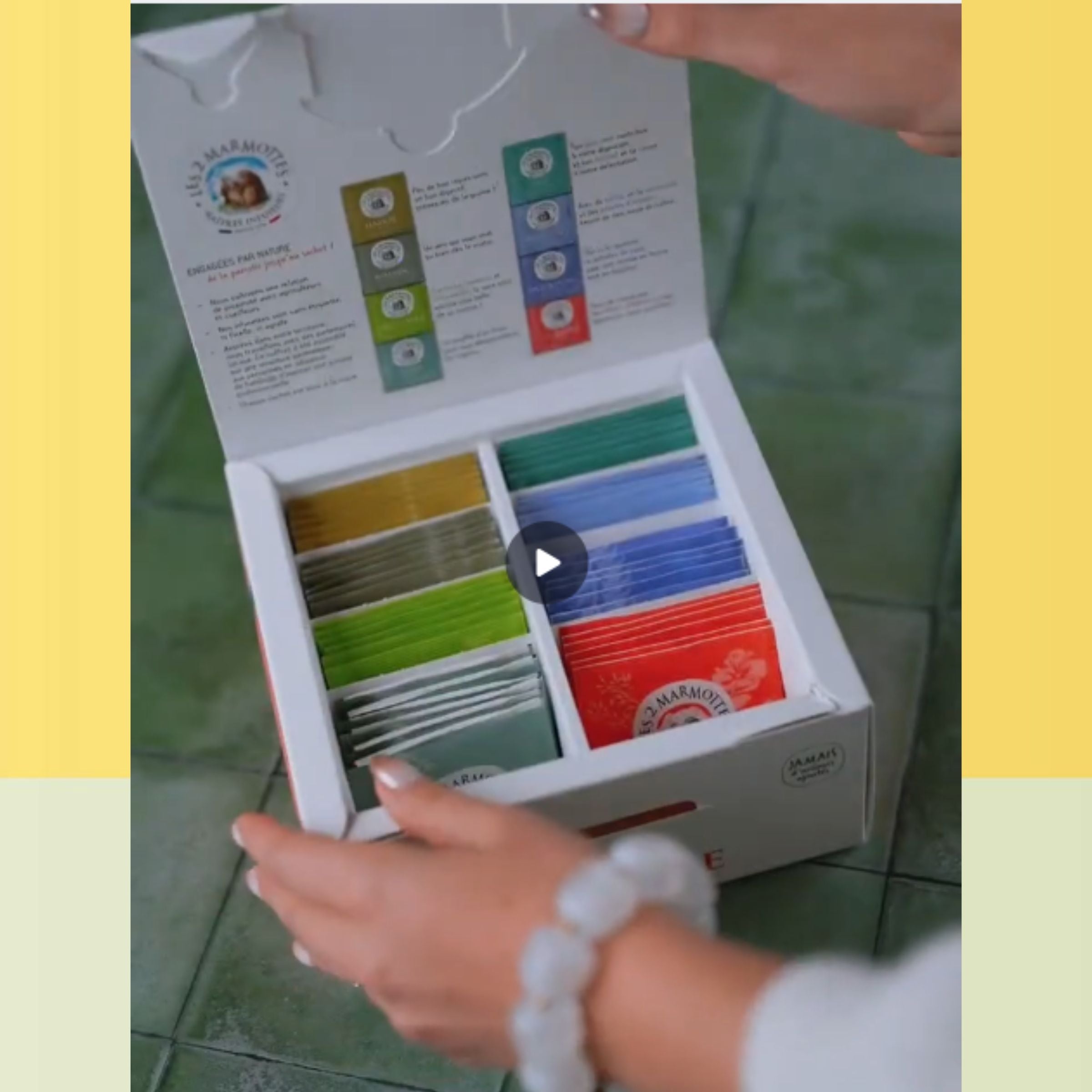 Composition du coffret bien être tisanes les 2 marmottes : aperçu de l'intérieur du coffret